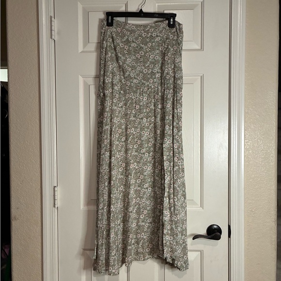 Altar'd State Dresses & Skirts - Altar'd State Green Floral Maxi Skirt